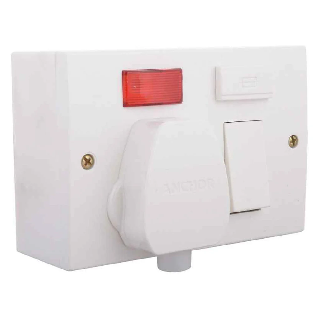 Anchor Penta PC Capton 20A & 10A 5-in-1 Combined Unit With Box 16A Plug & 4 Fixing Holes 14315